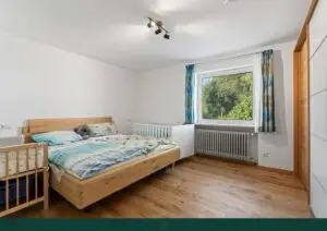 Schlafzimmer 1