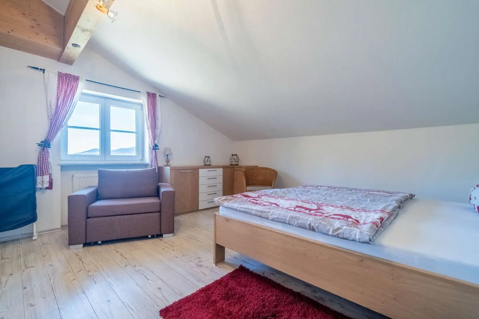 Schlafzimmer DG