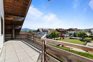 Dachgeschoss Balkon mit Bergblick