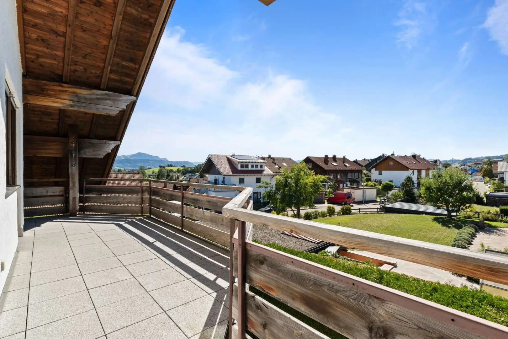 Dachgeschoss Balkon mit Bergblick